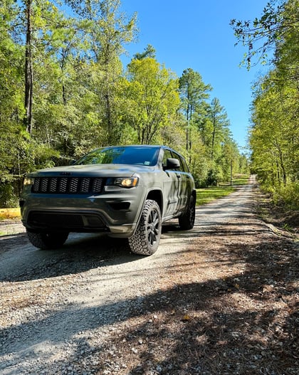 2.5 inch Lifted 2020 Jeep Grand Cherokee AWD