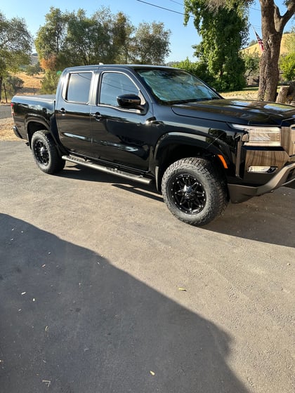 2.5 inch Lifted 2023 Nissan Frontier 4WD