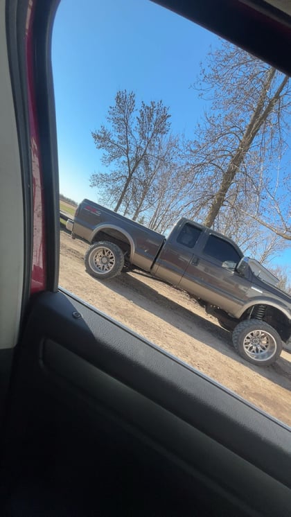 6 Inch Lifted 2005 Ford F-250 Super Duty 4WD