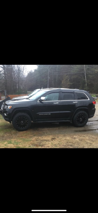 2.5 inch Lifted 2013 Jeep Grand Cherokee AWD