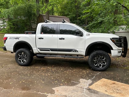 6 Inch Lifted 2023 Nissan TITAN 4WD