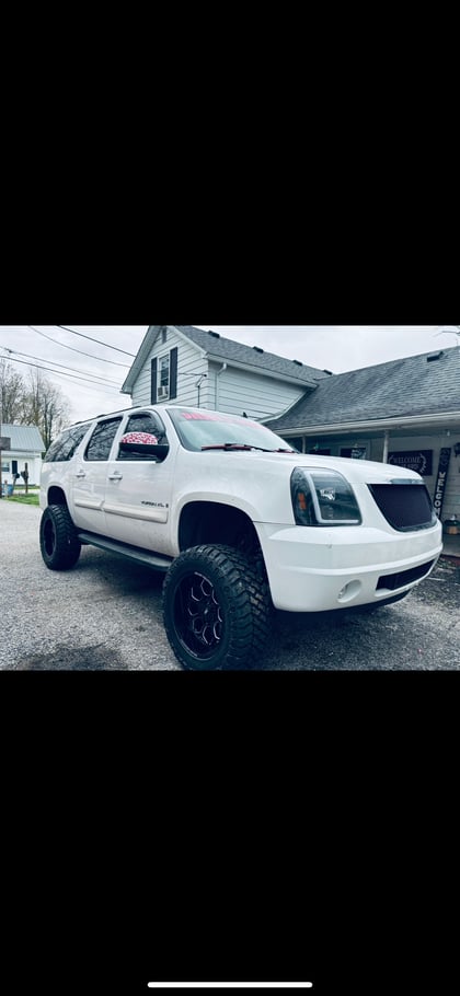 7 Inch Lifted 2007 GMC Yukon XL 1500 4WD
