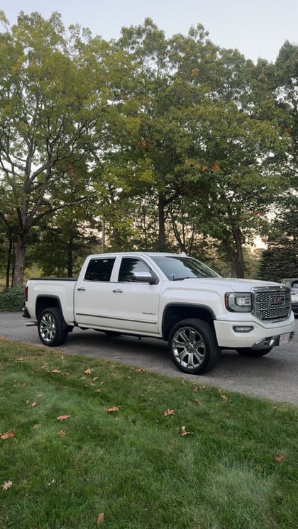 2.5 inch Lifted 2017 GMC Sierra 1500 Denali 4WD