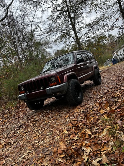 1.75 inch Lifted 2001 Jeep Cherokee 4WD