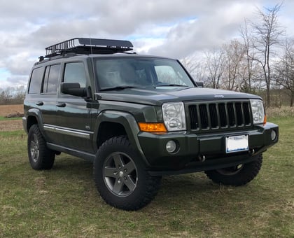 2 inch Lifted 2006 Jeep Commander 4WD