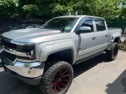 7.5 Inch Lifted 2018 Chevy Silverado 1500 4WD