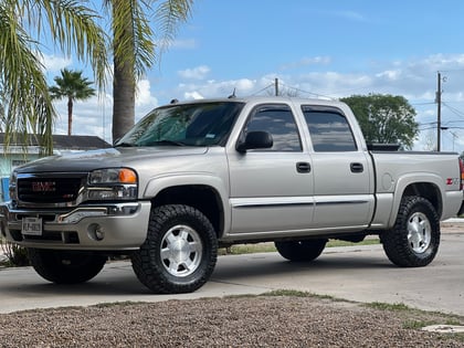 2.5 inch Lifted 2005 GMC Sierra 1500 4WD