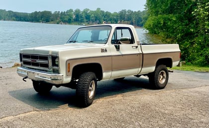 2 inch Lifted 1976 GMC K15 4WD