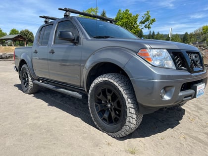 2.5 inch Lifted 2021 Nissan Frontier 4WD