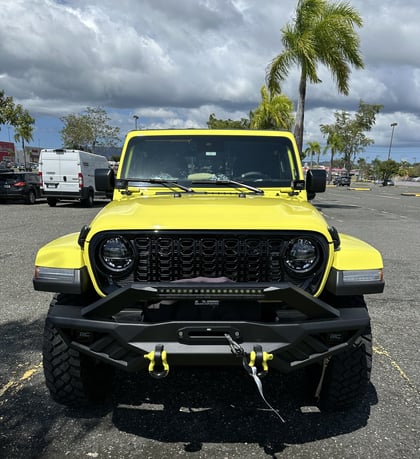 2.5 inch Lifted 2024 Jeep Gladiator 4WD