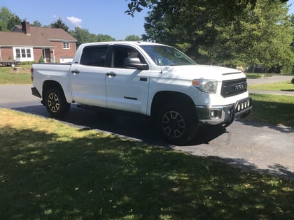 1.75 inch Lifted 2014 Toyota Tundra 4WD