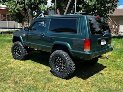 7 Inch Lifted 2001 Jeep Cherokee XJ 4WD