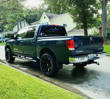 2 inch Lifted 2014 Nissan Titan 2WD
