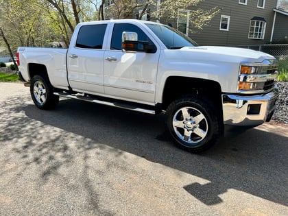 2 inch Lifted 2019 Chevy Silverado 2500 HD 4WD