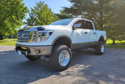 6 Inch Lifted 2019 Nissan Titan 4WD