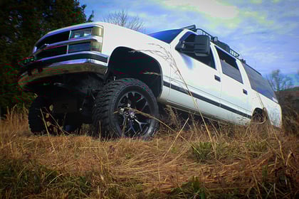 6 Inch Lifted 1997 Chevy C1500/K1500 Suburban 4WD