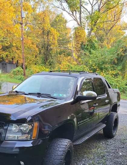 7.5 Inch Lifted 2009 Chevy Avalanche 4WD