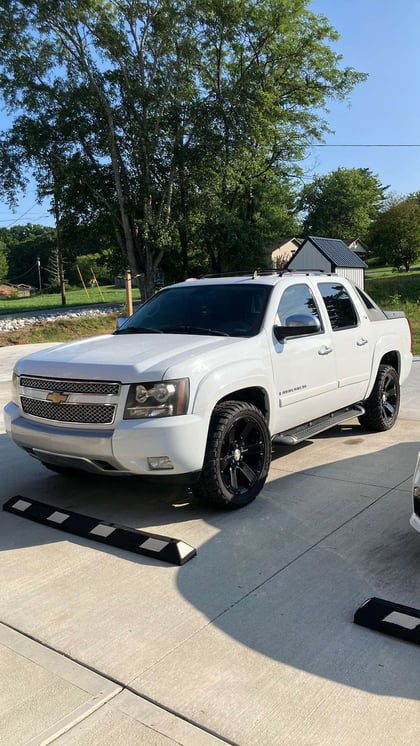 2.5 inch Lifted 2007 Chevy Avalanche 4WD