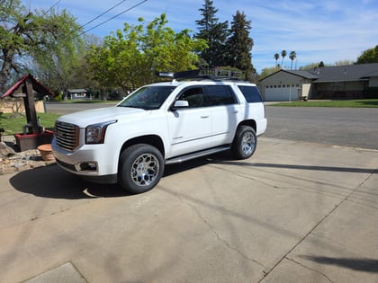 2.5 inch Lifted 2018 GMC Yukon 4WD