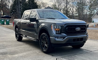 2 inch Lifted 2022 Ford F-150 4WD