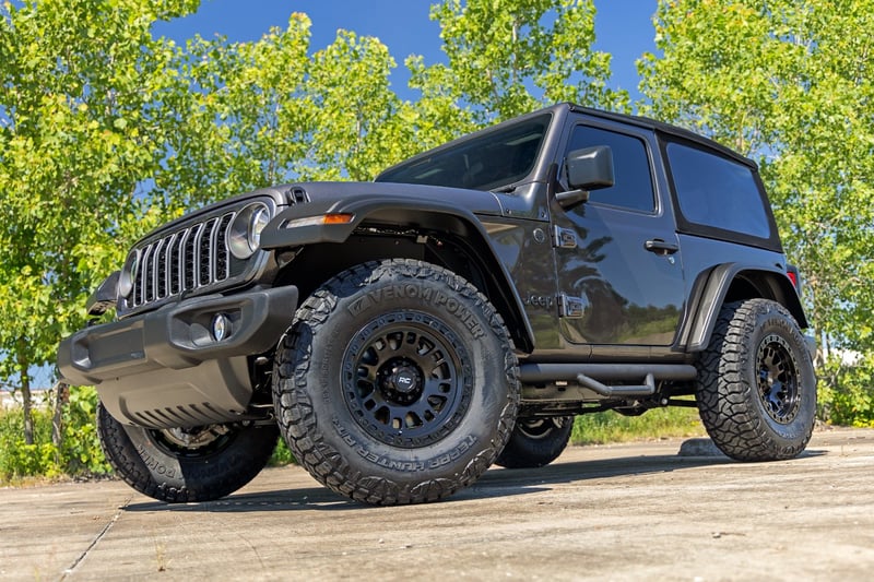 りりか　ブラック Rough Country 82 Series Wheel | One-Piece | Semi Gloss Black