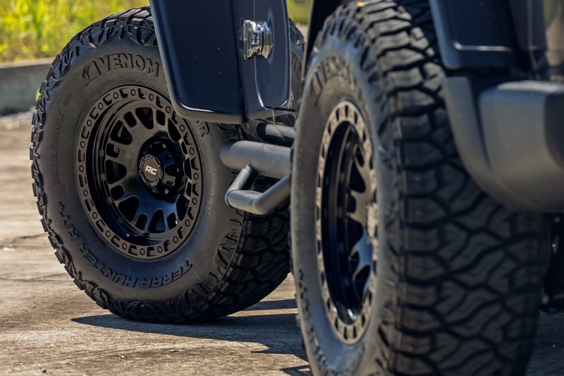 れいか　0819 Rough Country 82 Series Wheel | One-Piece | Semi Gloss Black