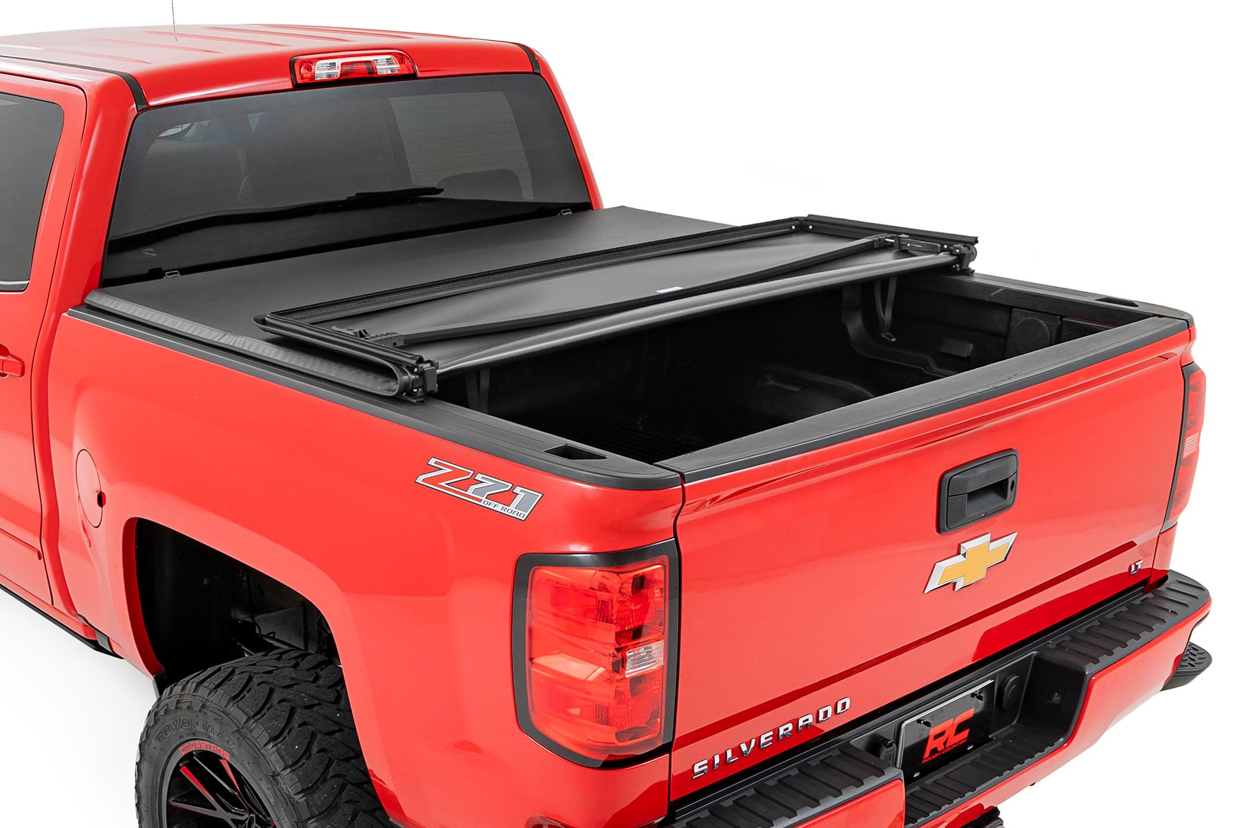 Soft Tri-Fold Bed Cover | 5'9" Bed | Chevy/GMC 1500 (14-18 & Classic) view 2