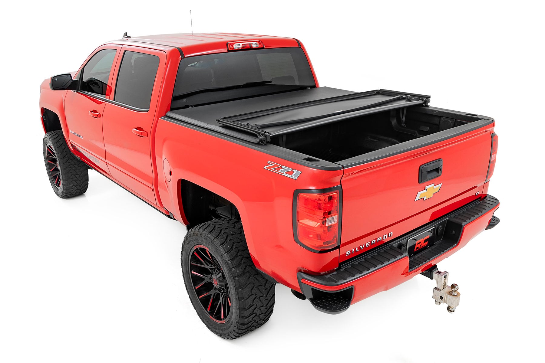 Soft Tri-Fold Bed Cover | 5'9" Bed | Chevy/GMC 1500 (14-18 & Classic) view 3