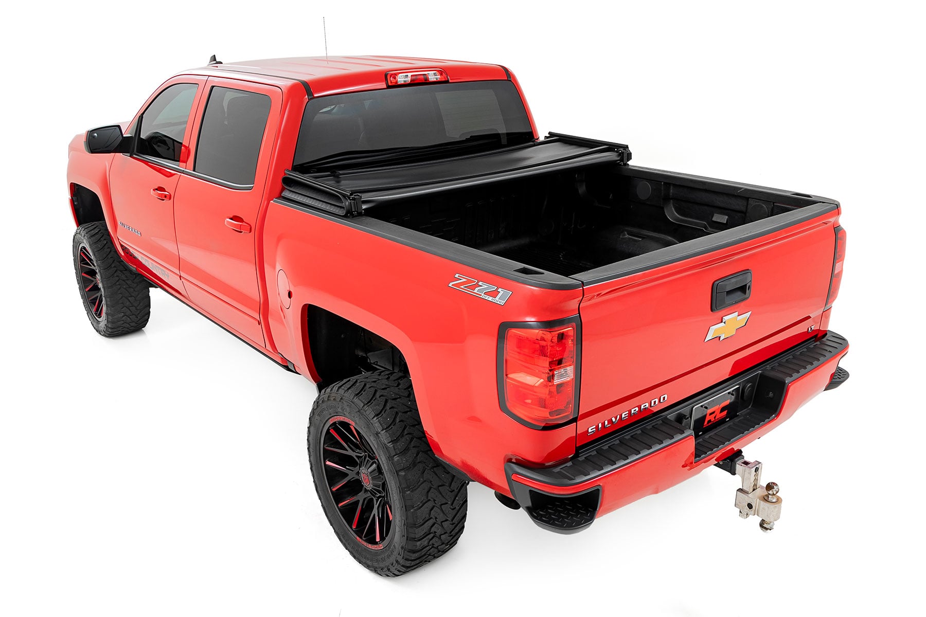 Soft Tri-Fold Bed Cover | 5'9" Bed | Chevy/GMC 1500 (14-18 & Classic) view 4