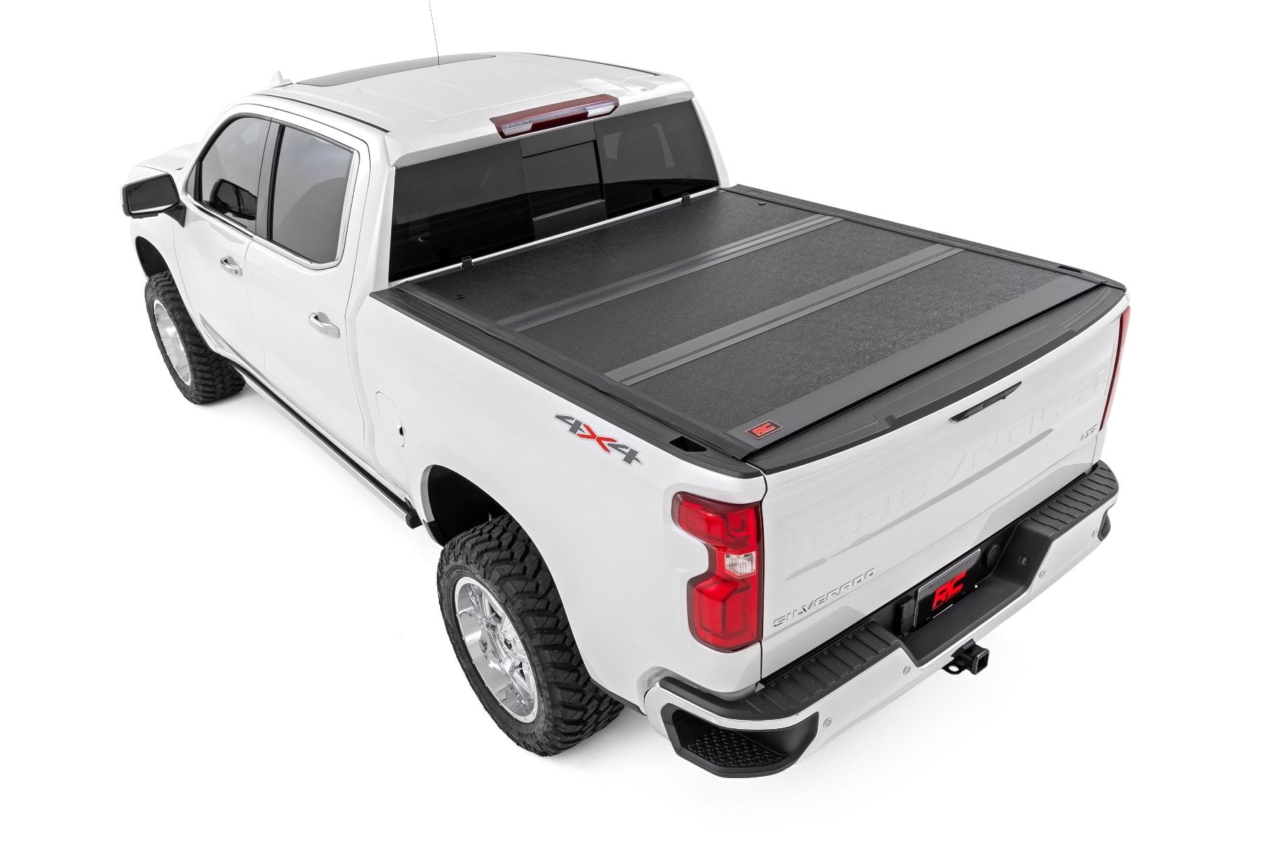 Hard Low Profile Bed Cover | 6'7" Bed | Chevy/GMC Sierra 1500 (19-26)/Silverado 1500 (19-26) — view 2