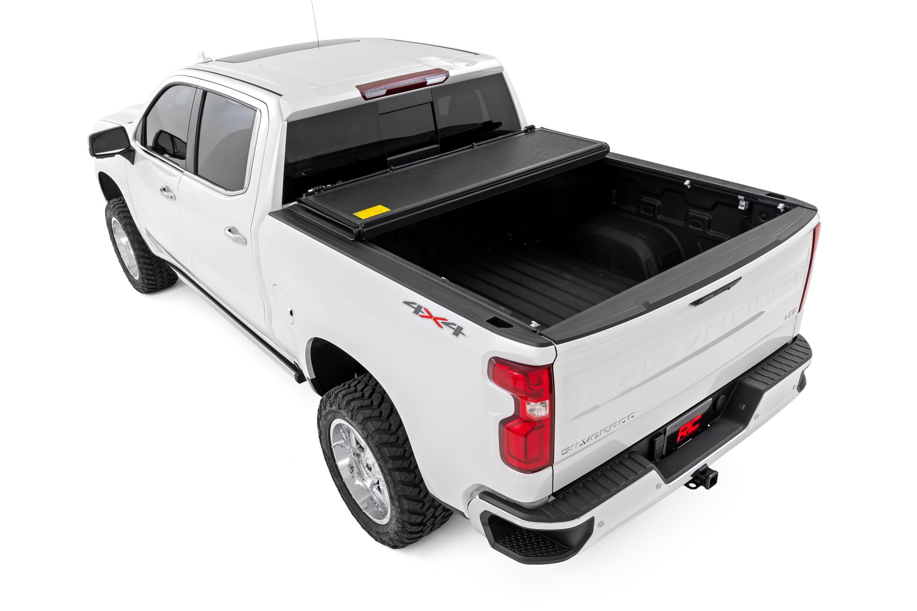 Hard Low Profile Bed Cover | 5'10" Bed | Chevy/GMC Sierra 1500 (19-26)/Silverado 1500 (19-26) — view 5