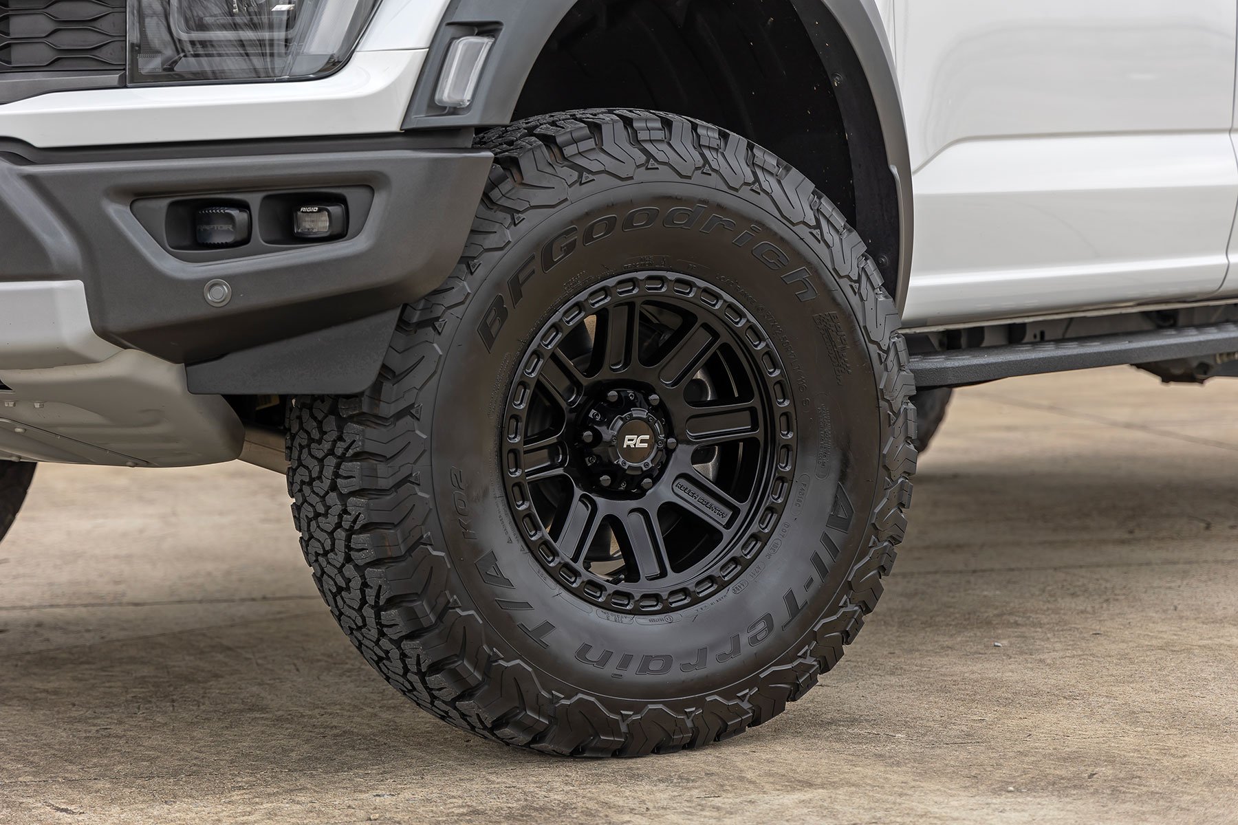 Rough Country 84 Series Wheel | One-Piece | Gloss Black