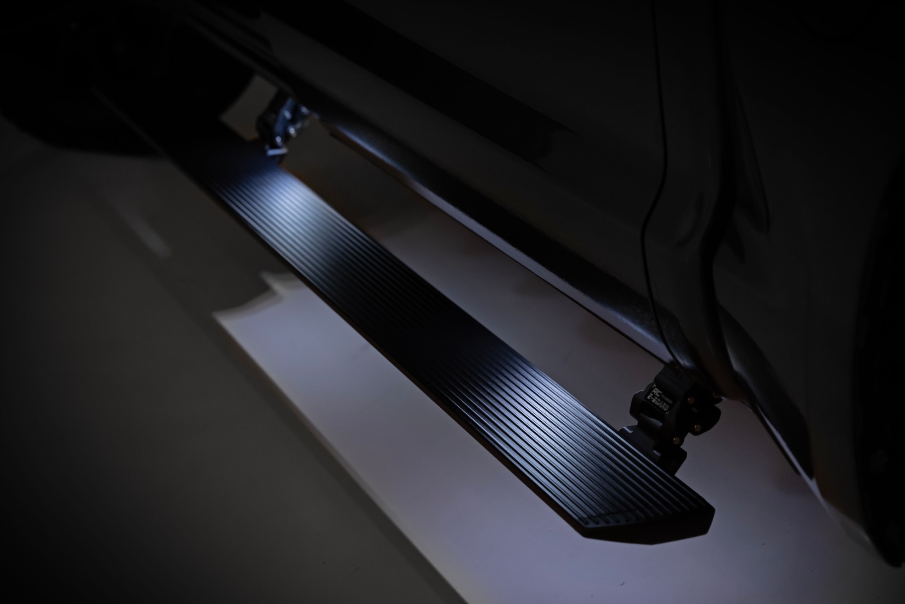 Power Running Boards | Dual Electric Motor | Crew Cab | Chevy/GMC 1500/2500HD/3500HD (19-26) view 4