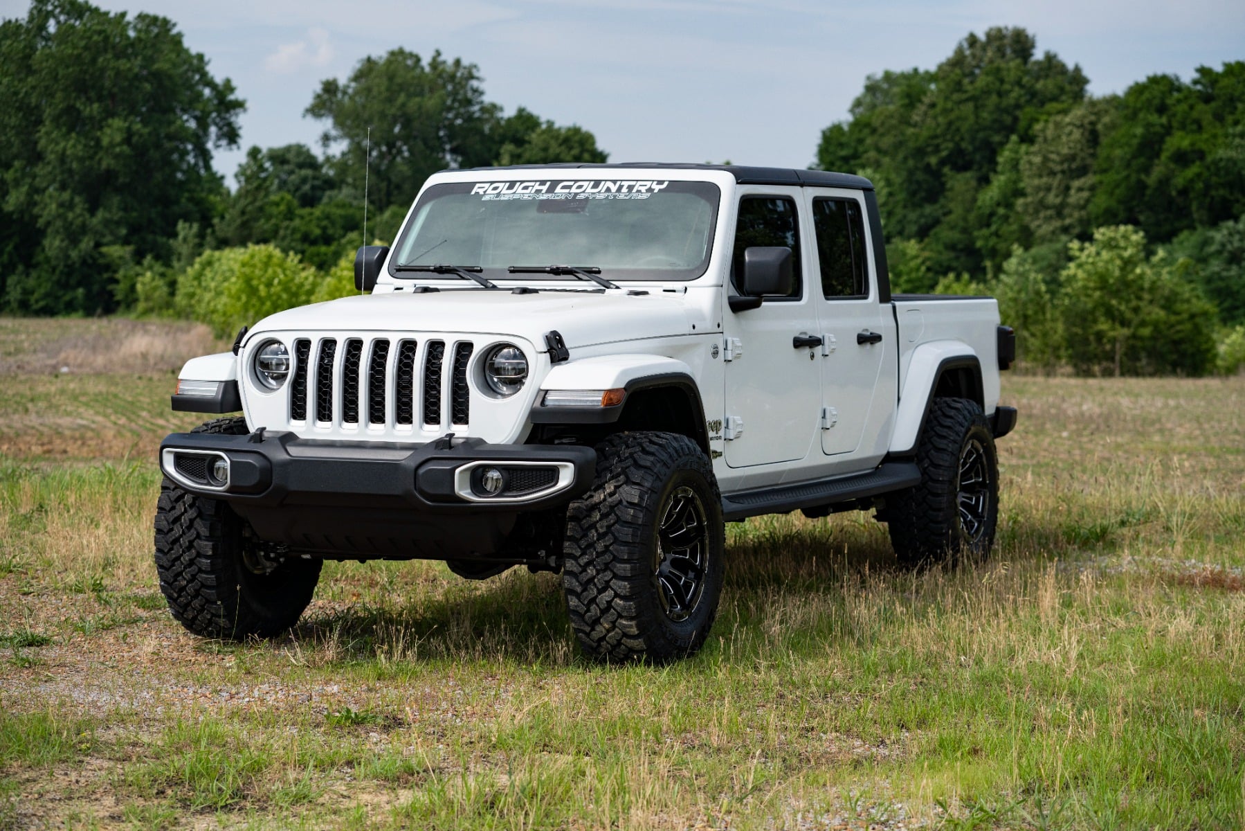 Rough Country 2.5 Inch Leveling Kit | Spacers | M1 | Jeep Gladiator JT 4WD (2024-2026) view 4