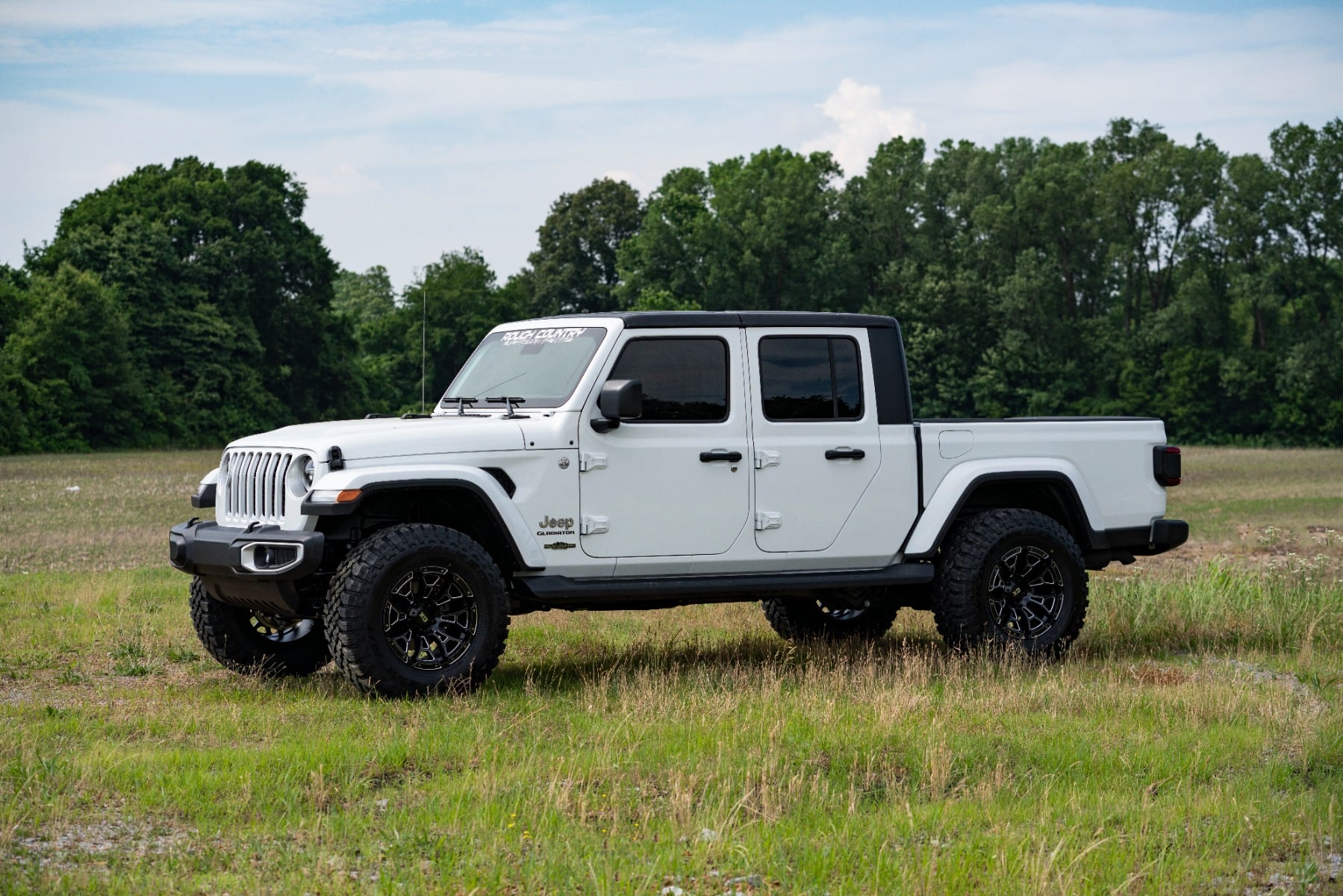 Rough Country 2.5 Inch Leveling Kit | Spacers | M1 | Jeep Gladiator JT 4WD (2024-2026) view 5