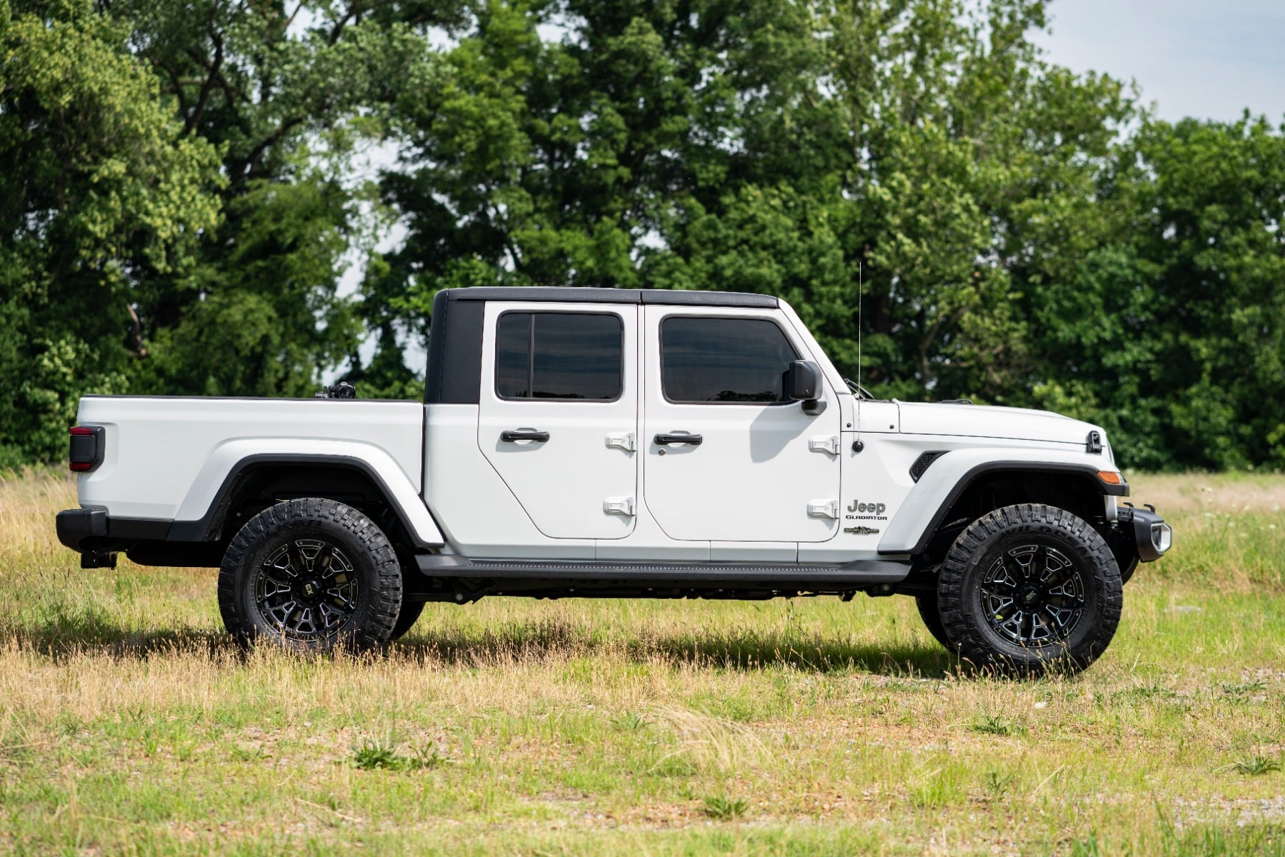 Rough Country 2.5 Inch Leveling Kit | Spacers | M1 | Jeep Gladiator JT 4WD (2024-2026) view 6