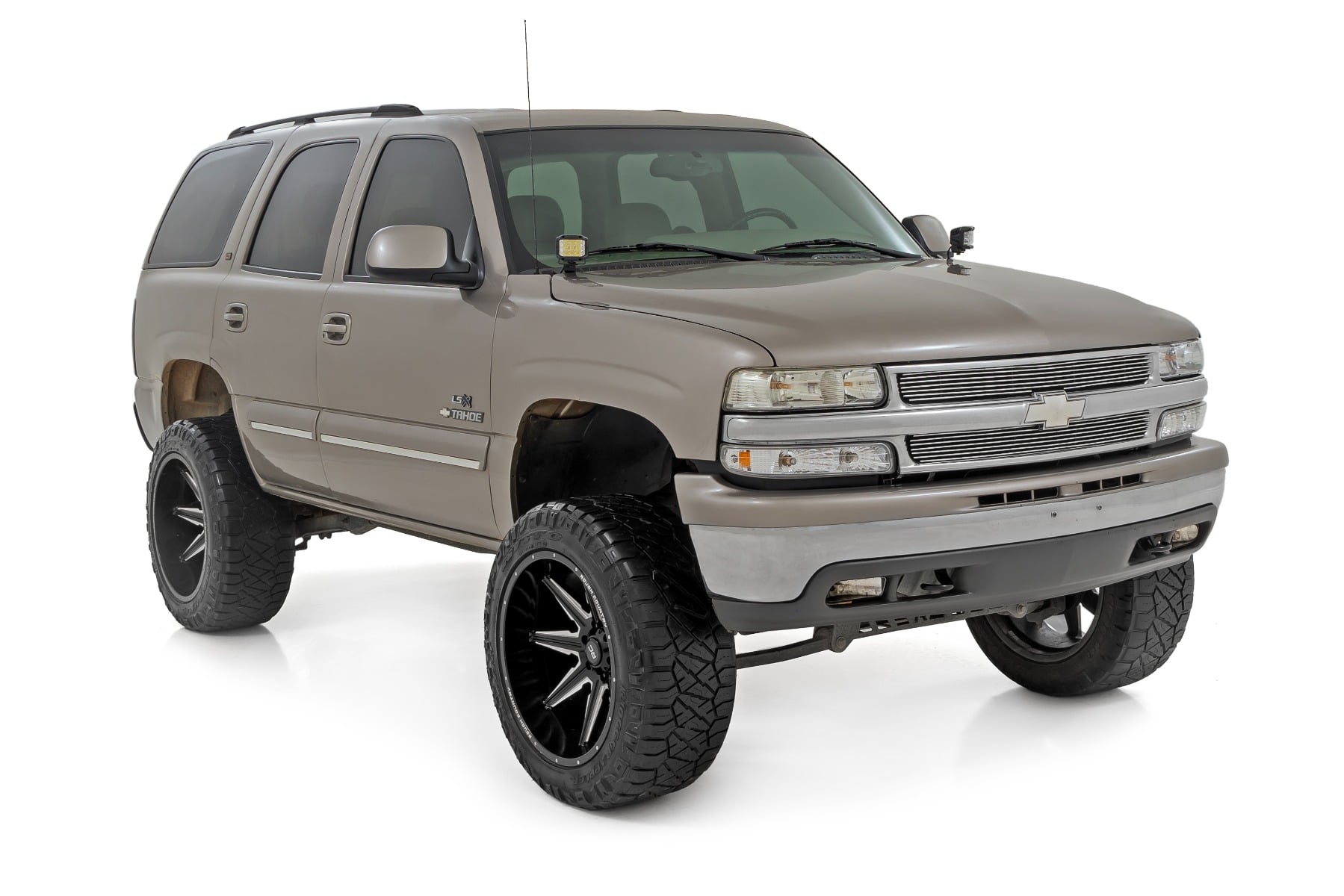 LED Light Kit | Ditch Mount | 2" Black Pair | Flood | Chevy Silverado 1500 (99-06)/Tahoe (00-06) view 3