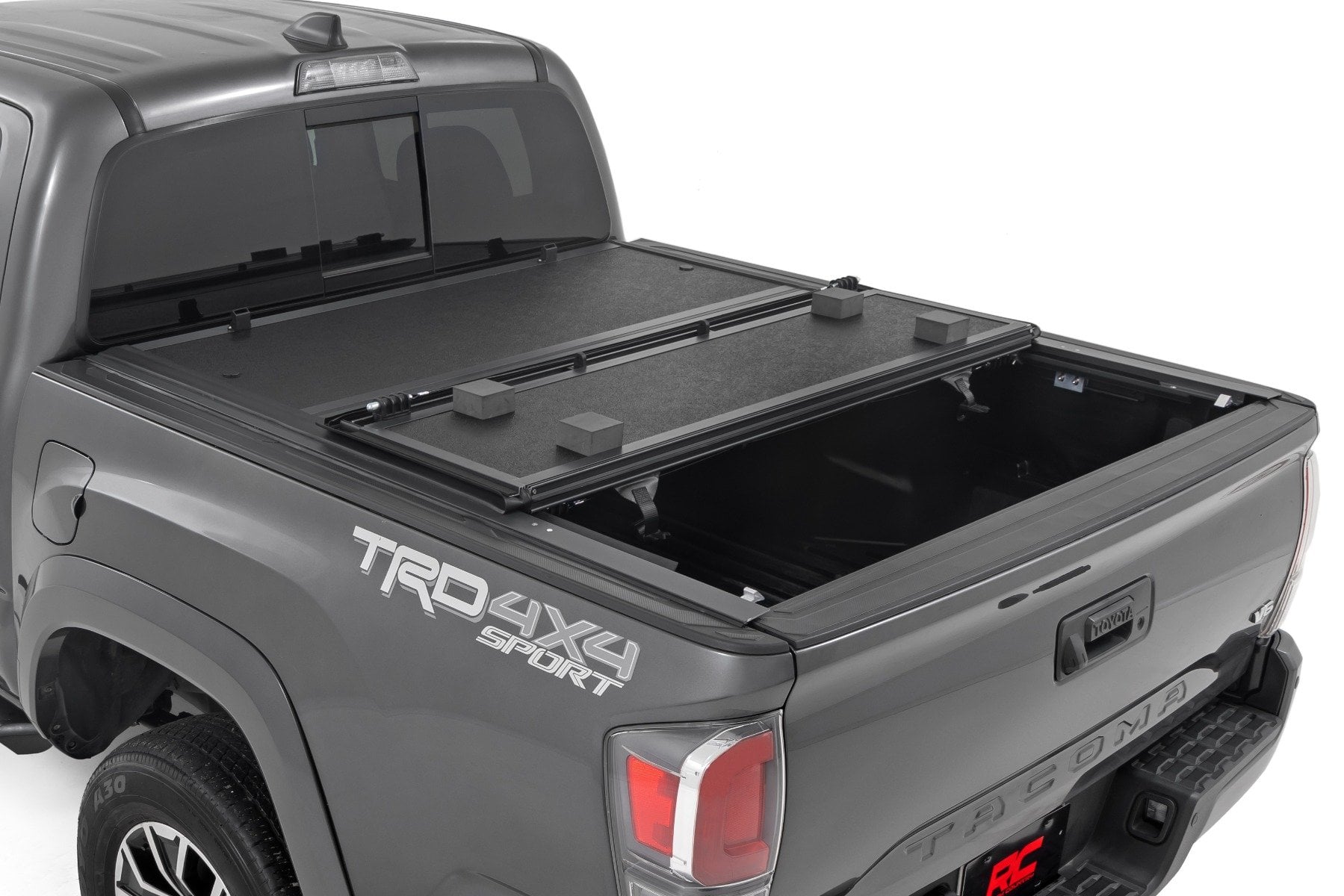 Hard Low Profile Bed Cover | 6' Bed | Toyota Tacoma 2WD/4WD (2016-2023) — view 2