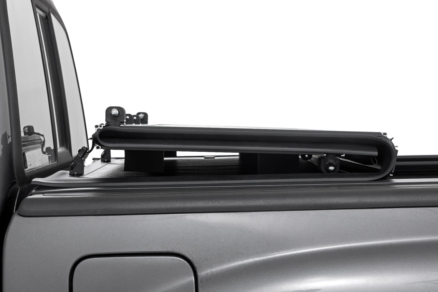 Hard Low Profile Bed Cover | 5' Bed | Toyota Tacoma 2WD/4WD (05-15) — view 4