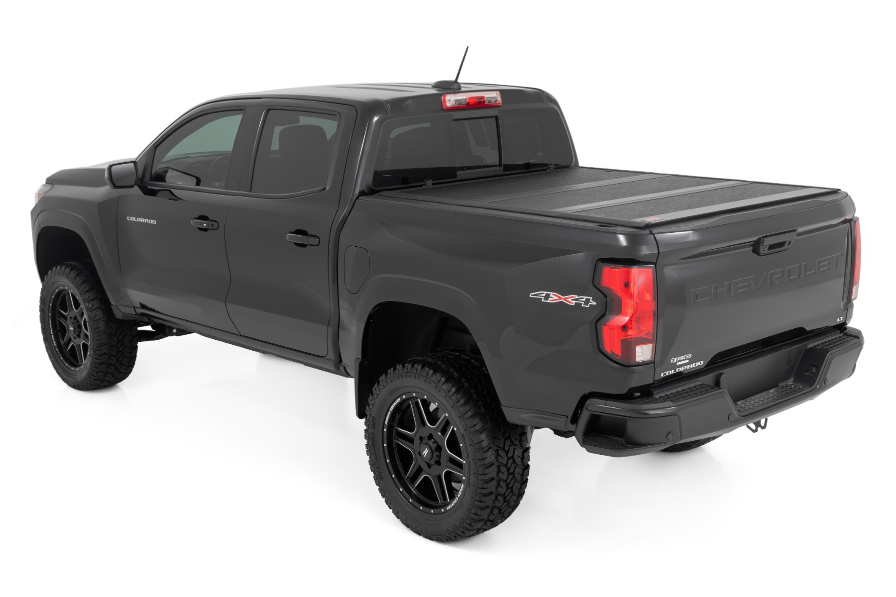 Hard Low Profile Bed Cover | 5' Bed | Chevy/GMC Canyon/Colorado (15-26) — view 3