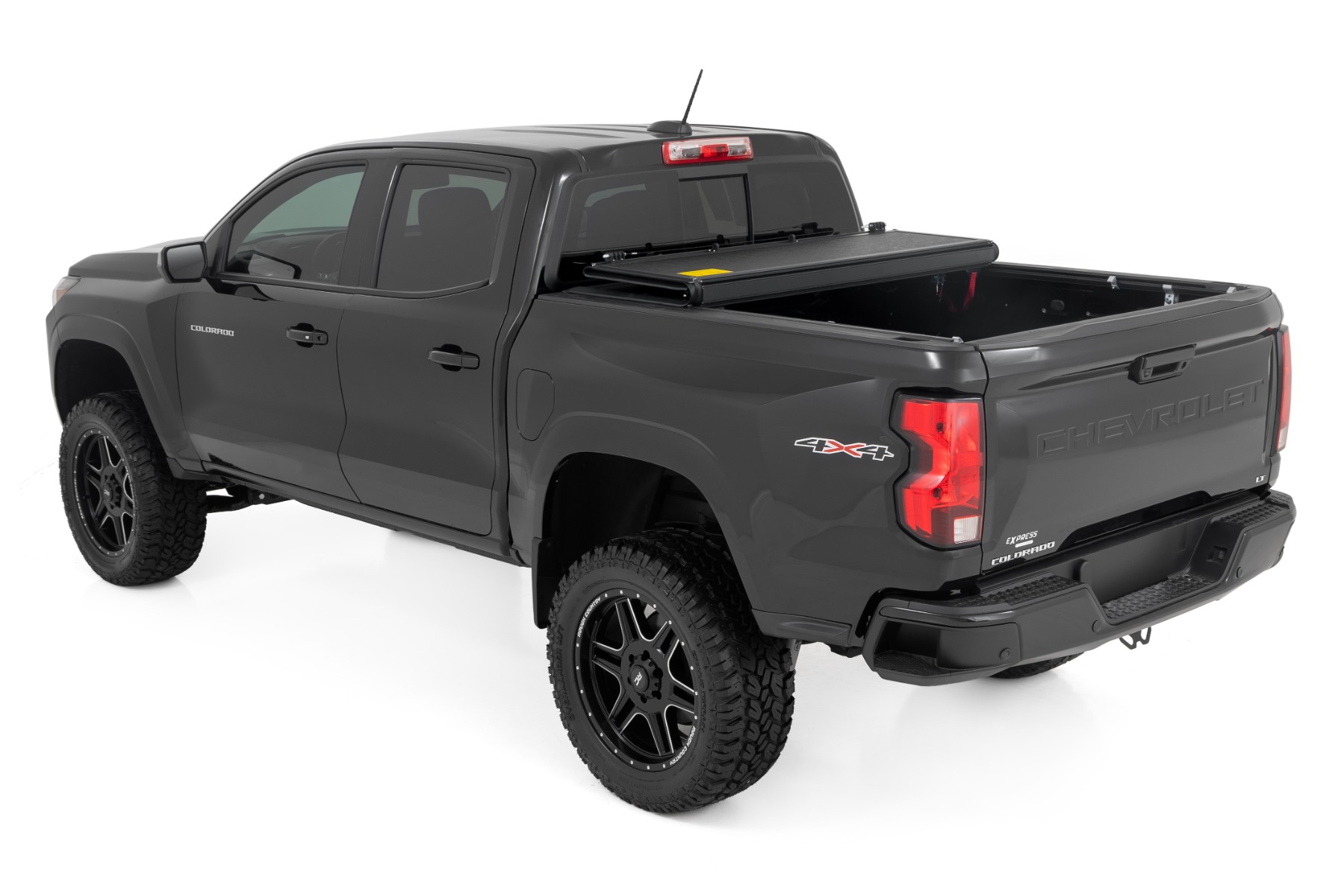 Hard Low Profile Bed Cover | 5' Bed | Chevy/GMC Canyon/Colorado (15-26) — view 4