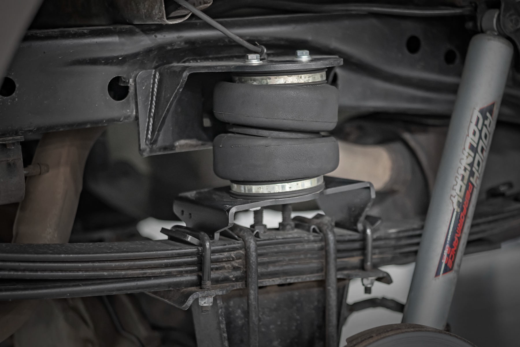 Air Spring Kit w/compressor | 0-6" Lifts | Ford F-150 4WD (2004-2014) — view 3