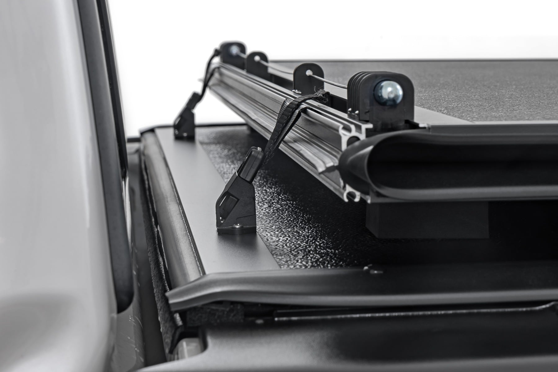 Hard Low Profile Bed Cover | 5'7" Bed | Ford F-150 2WD/4WD (2004-2014) — view 6
