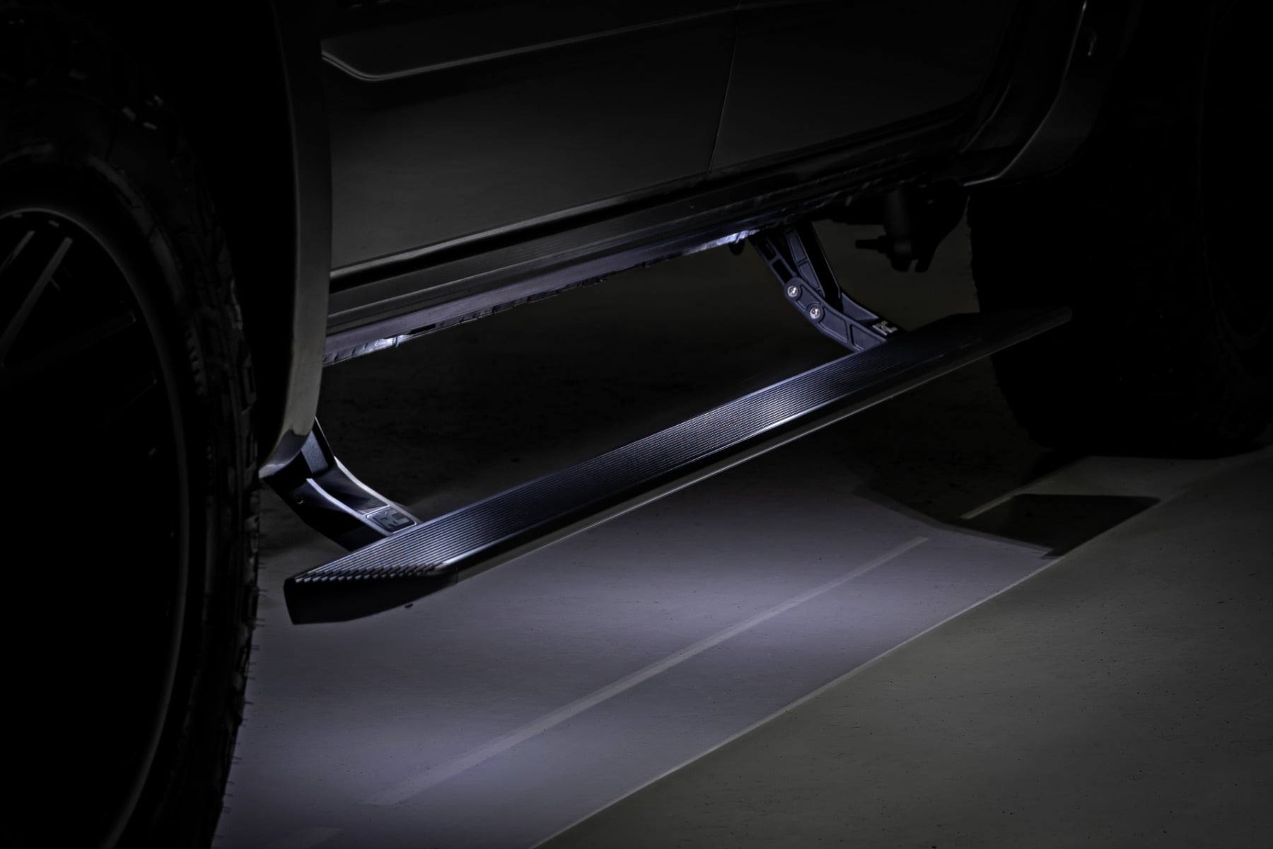 Power Running Boards | HT-Series | Double Cab | Toyota Tacoma 2WD/4WD (24-26) — view 4
