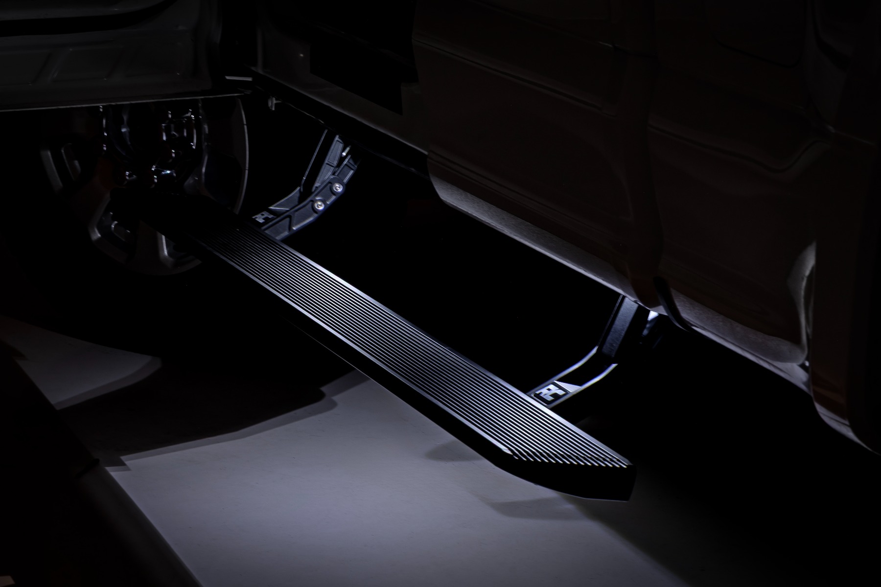 Power Running Boards | HT-Series | Super Cab | Ford F-150/Lightning/F-250/F-350/Raptor (15-26) — view 3