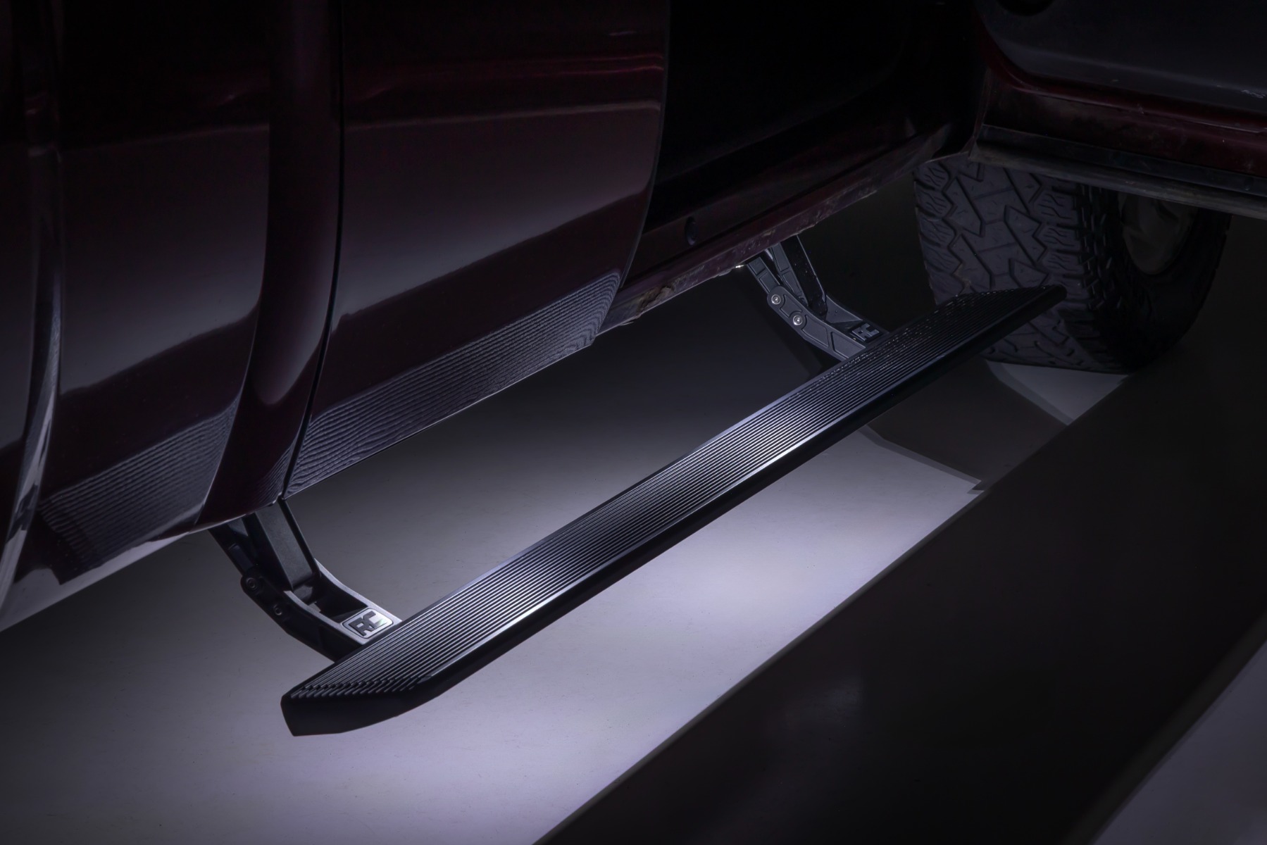 Power Running Boards | HT-Series | Double Cab | Chevy/GMC 1500/2500HD/3500HD (14-18) — view 2