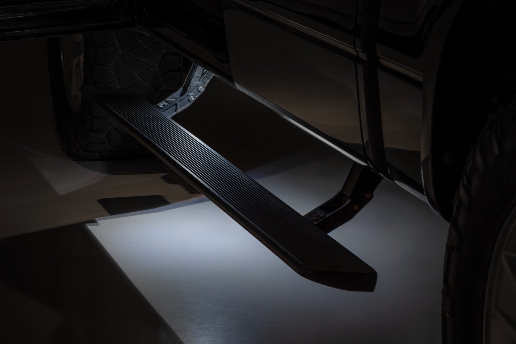 Power Running Boards | Crew Cab | Ford F-150 (2009-2014) — view 2