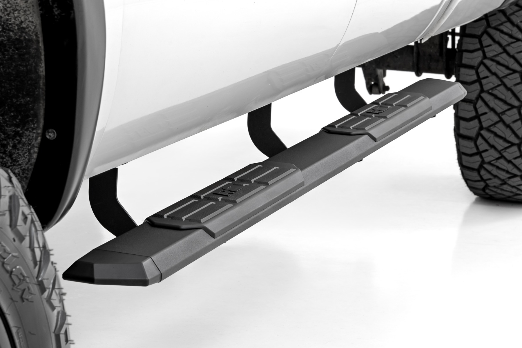 TR2 Running Boards | Ford F-250/F-350 Super Duty (99-16) — view 3