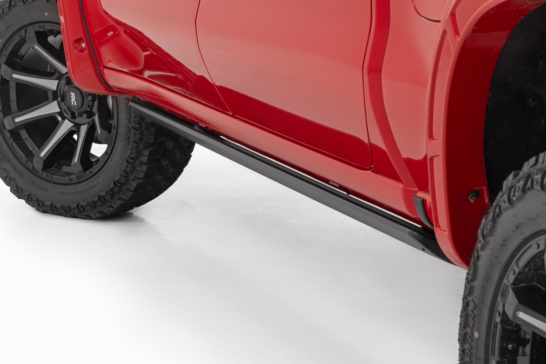 Power Running Boards | HT-Series | Crew Cab | Chevy/GMC 1500/2500HD/3500HD (19-26) — view 2