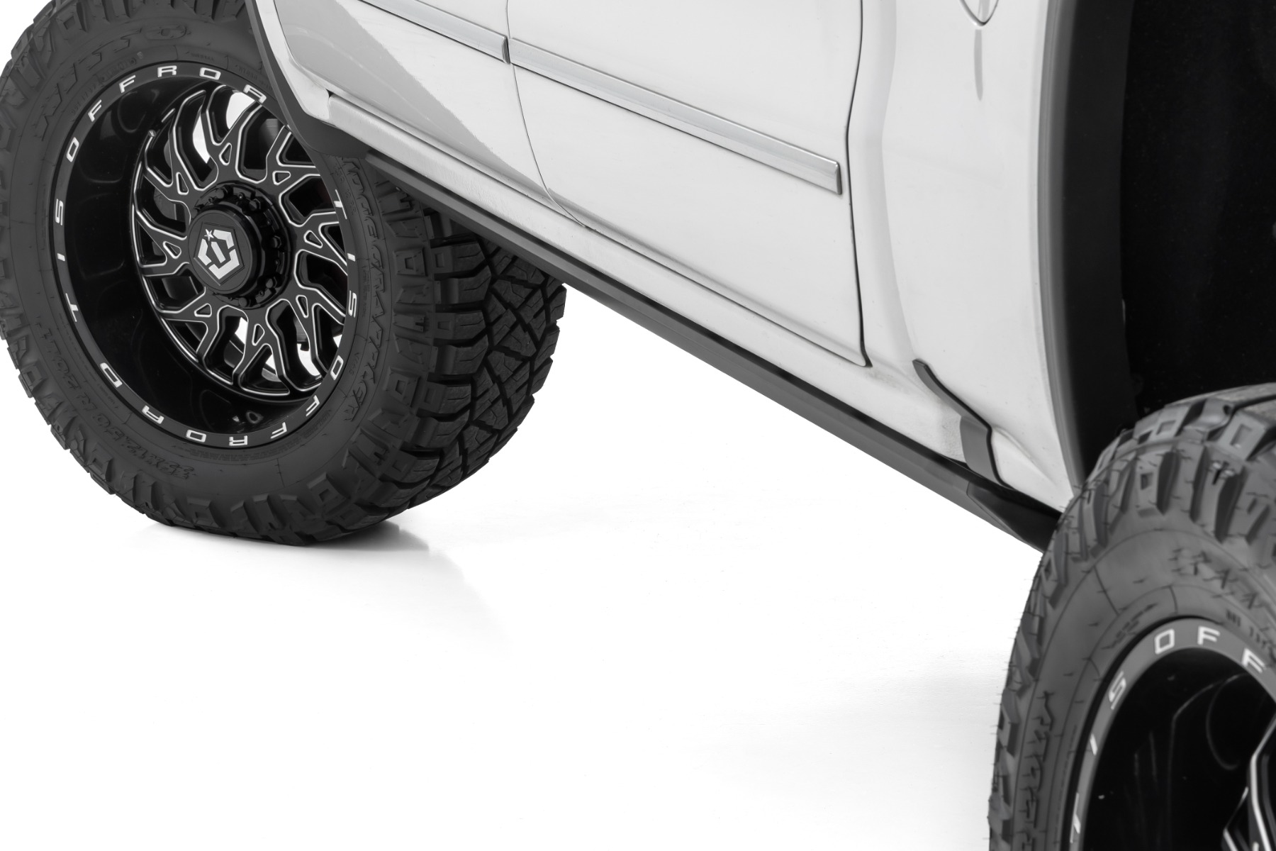 Power Running Boards | HT-Series | Crew Cab | Chevy/GMC 1500/2500HD/3500HD 2WD/4WD — view 2